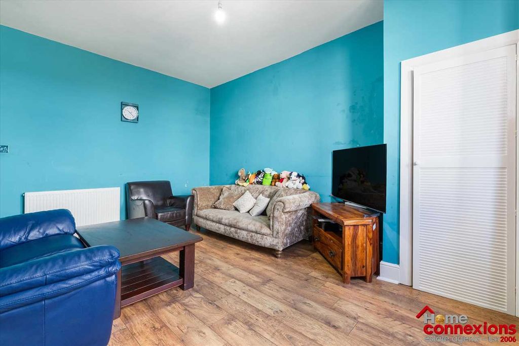 Property photo 3 of 22 Lounge Dining (2)