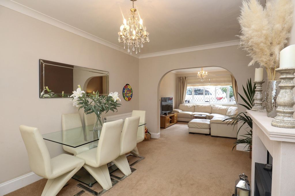 Property photo 3 of 21 Dining Room