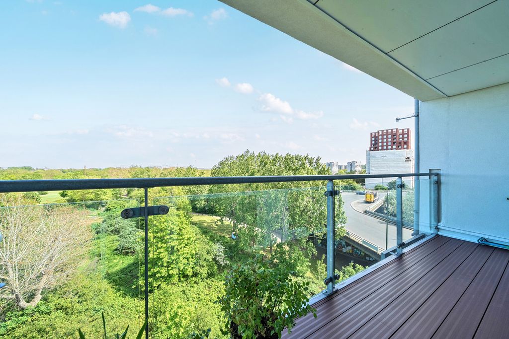 Property photo 1 of 14 1436470-7-69F2088...