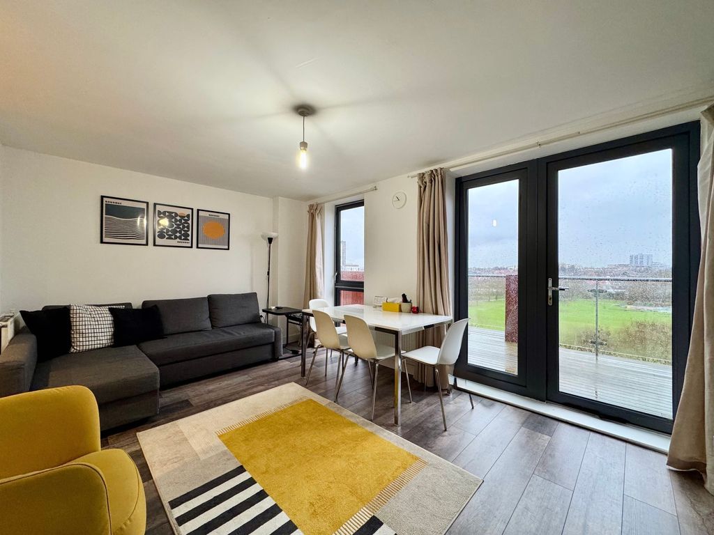 Property photo 1 of 18 Open Plan Lounge/Dining Area