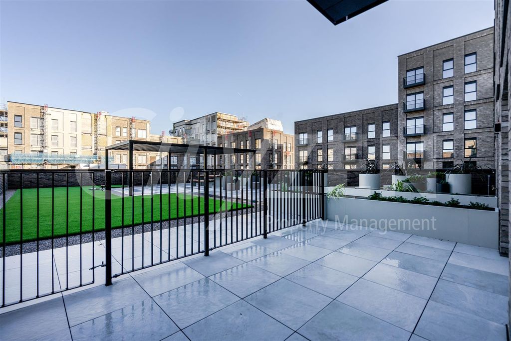 Property photo 2 of 13 Terrace