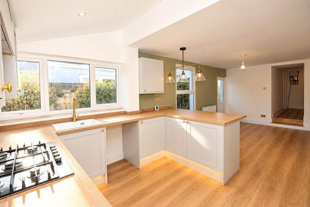 Property photo 3 of 15 Picture No. 18