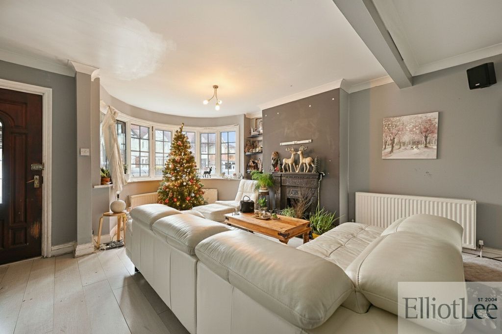 Property photo 3 of 12