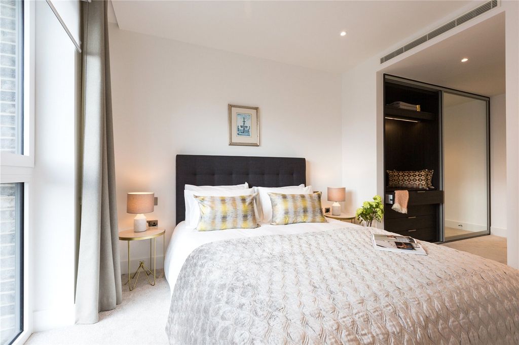 Property photo 3 of 9 Bedroom