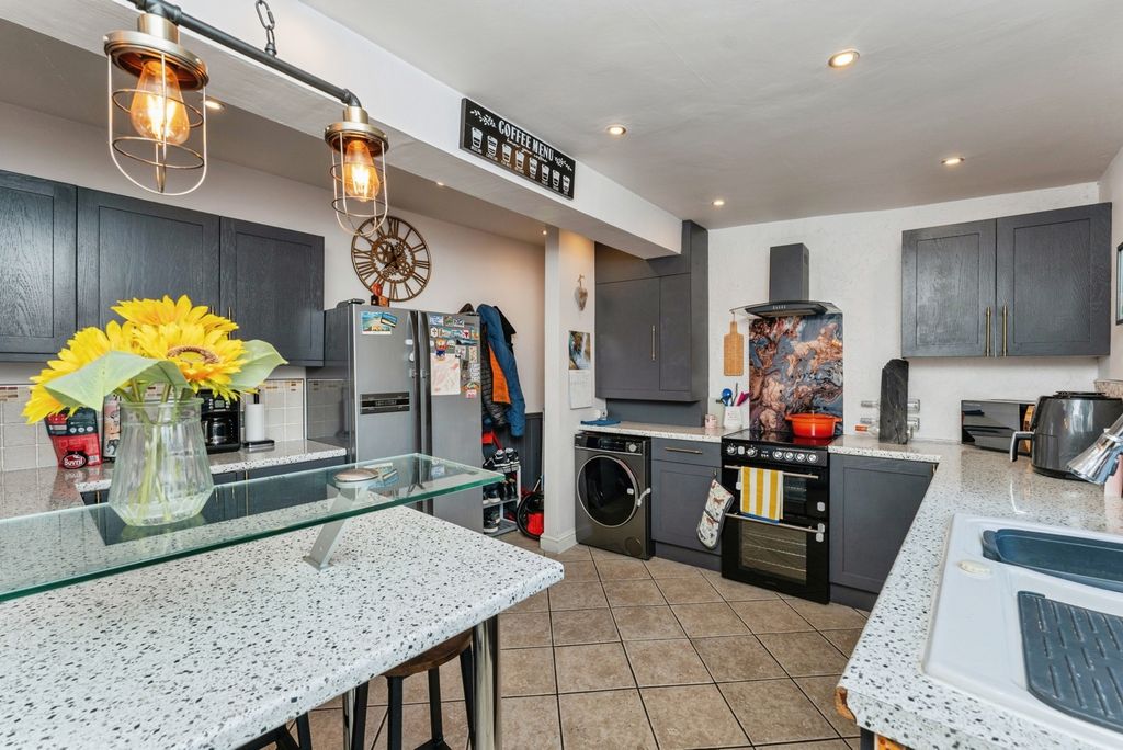 Property photo 3 of 20 Pbox-Img.Jpg