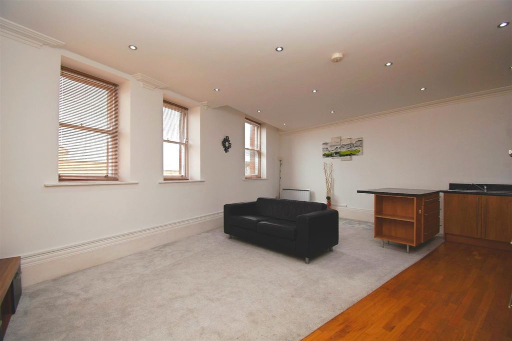 Property photo 3 of 7 Open Plan Kitchen / Diner