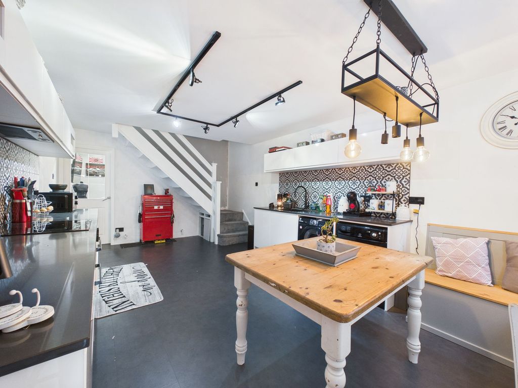 Property photo 2 of 12 Dining Kitchen