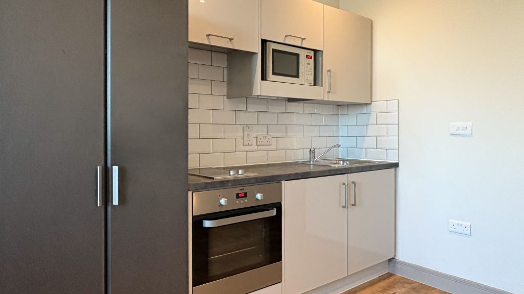 Property photo 2 of 12 Kitchen