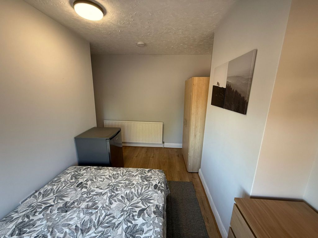 Property photo 1 of 5 Room