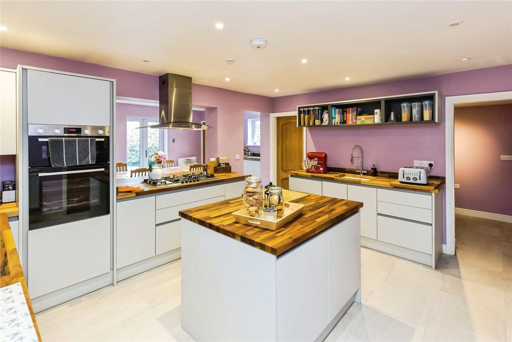 Property photo 2 of 32 Breakfast Kitchen