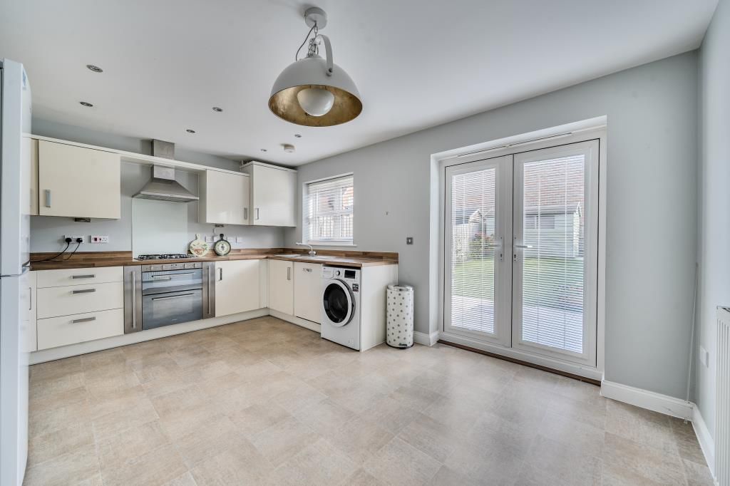 Property photo 2 of 21 Kitchen