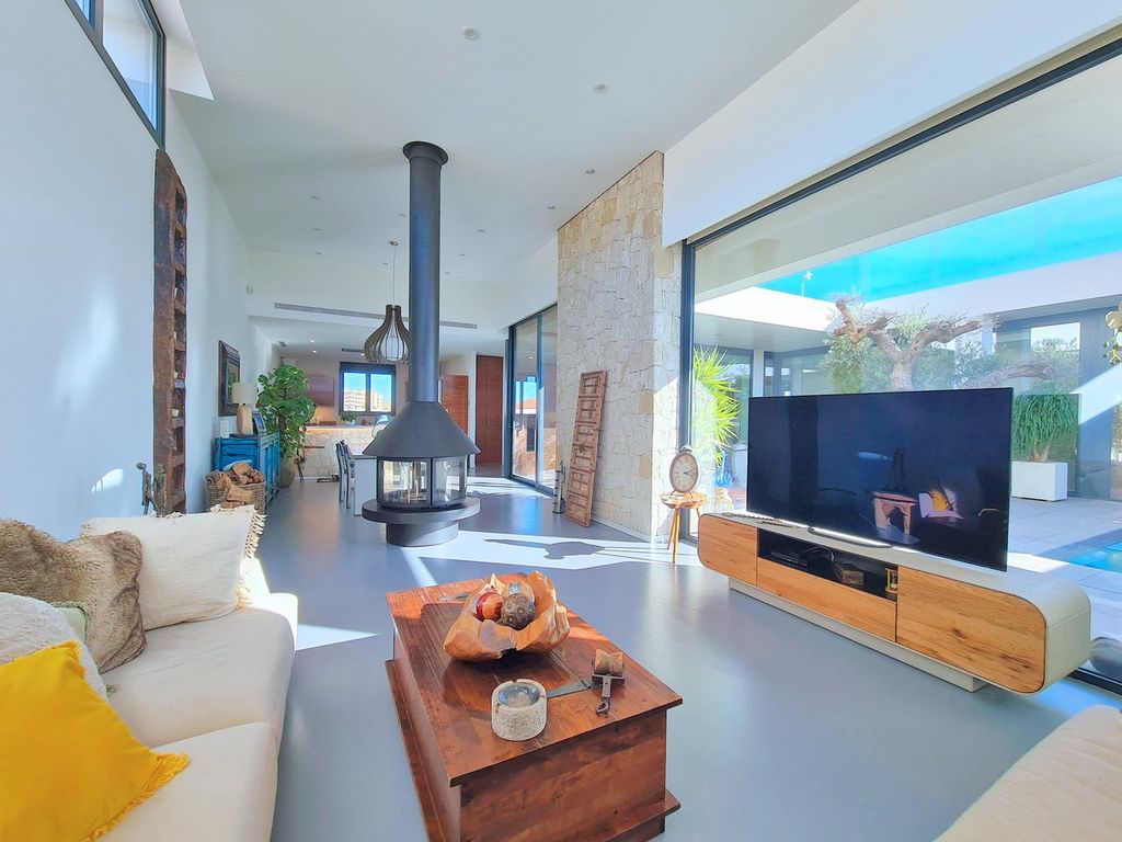 Property photo 3 of 45