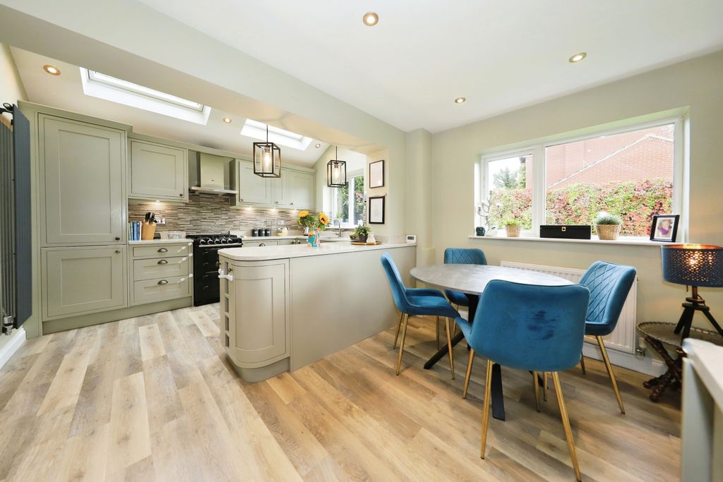 Property photo 3 of 25 Kitchen Diner