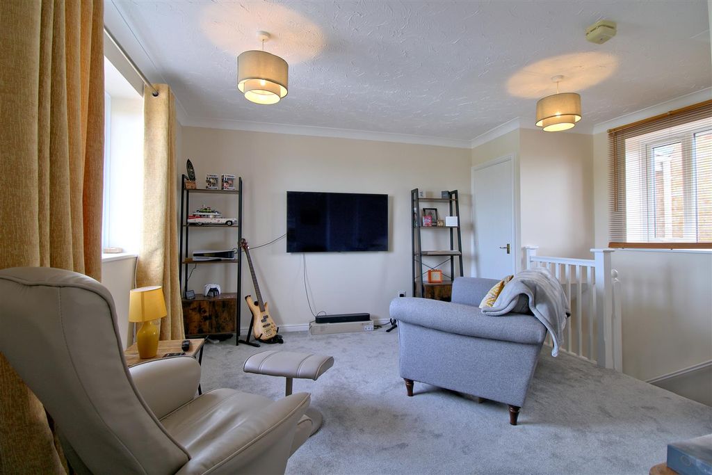 Property photo 2 of 10 Lounge