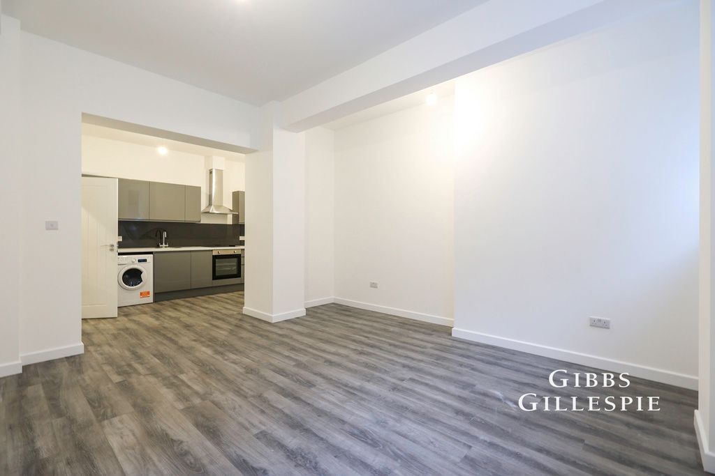 Property photo 3 of 10 Photo