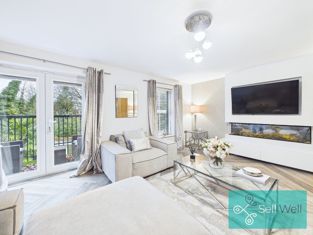 Property photo 3 of 38 Lounge