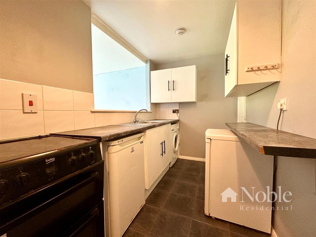 Property photo 3 of 12 Kitchen