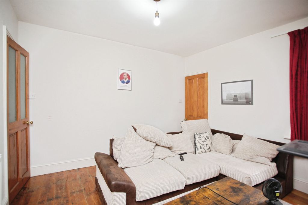 Property photo 3 of 17