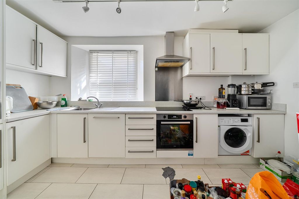 Property photo 3 of 16 F1 17 Wellington Park Kitchen2.Jpg
