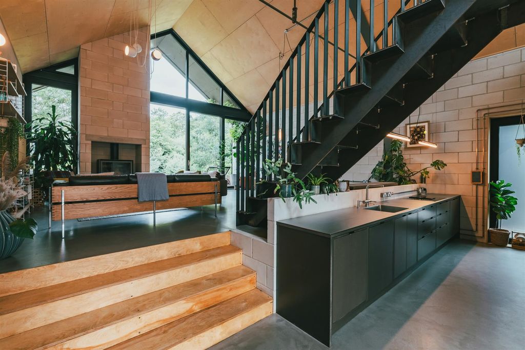 Property photo 2 of 40 Living Kitchen