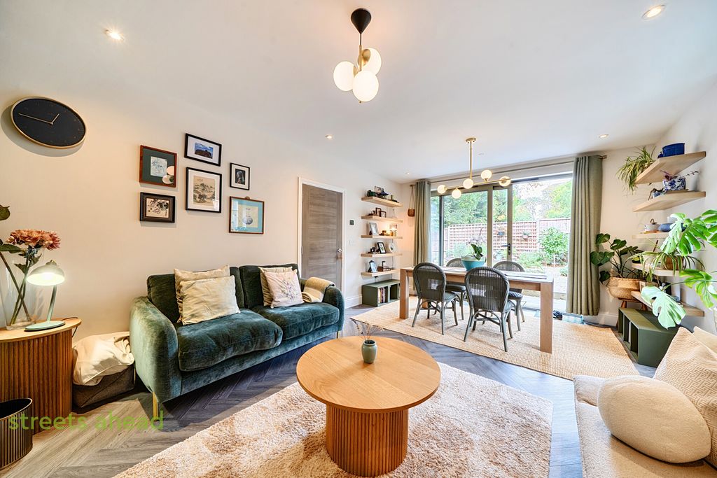Property photo 3 of 20 A17620E8-30d1-4d7...