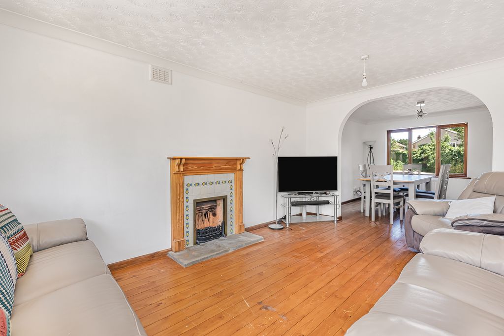 Property photo 2 of 18 Sitting Room