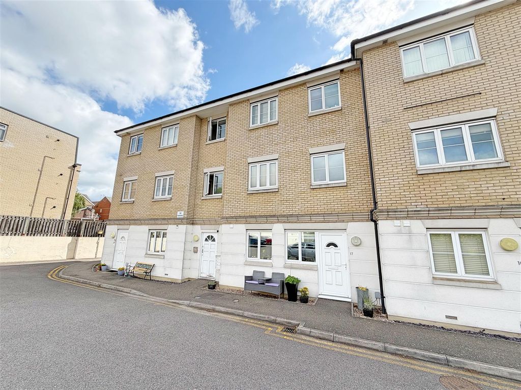 Additional image 9 of 2 bed flat for saleStation Approach, Braintree CM7