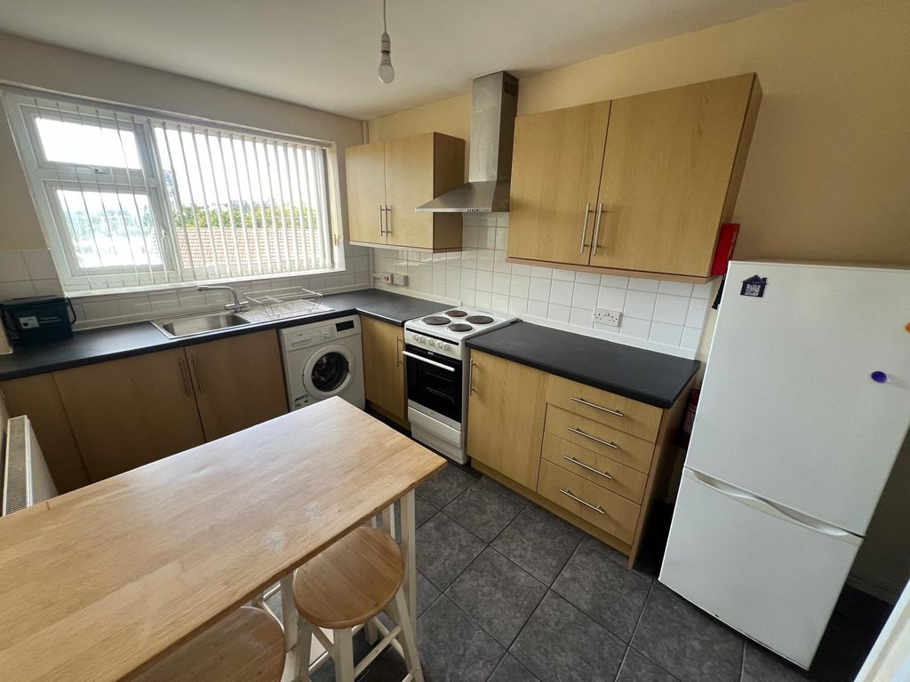 Property photo 2 of 14 12