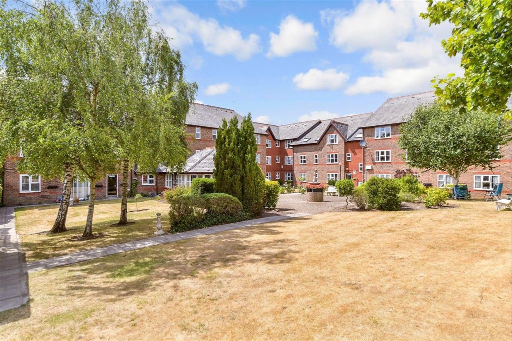 Property photo 1 of 10 Communal Gardens