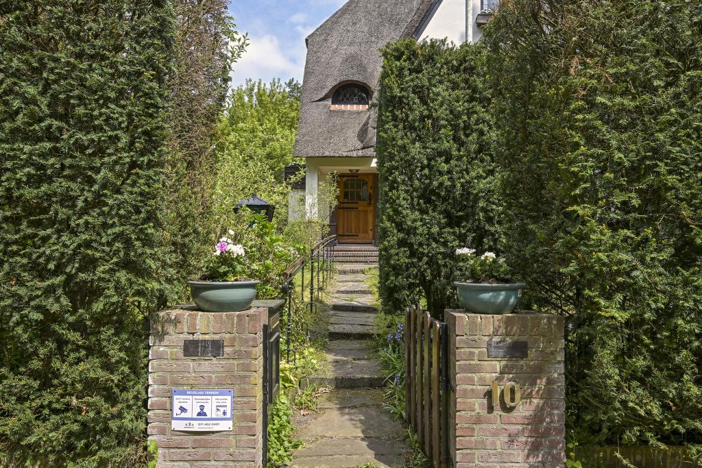 Property photo 2 of 68