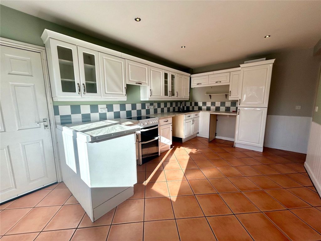 Property photo 2 of 18 Kitchen