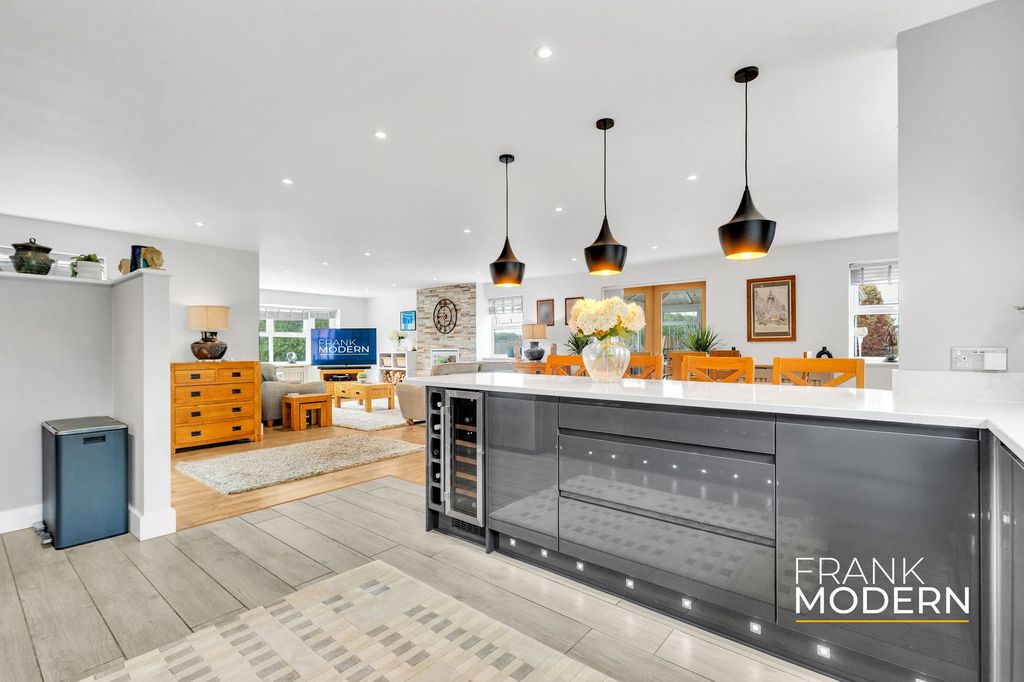 Property photo 3 of 46 Kitchen