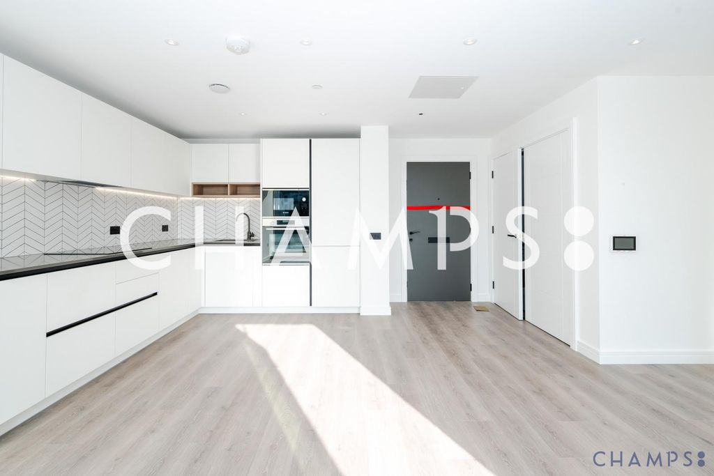 Property photo 1 of 21 2 Bed Flat, Bedingfield House, Sovereign Court, Hammersmith, W6