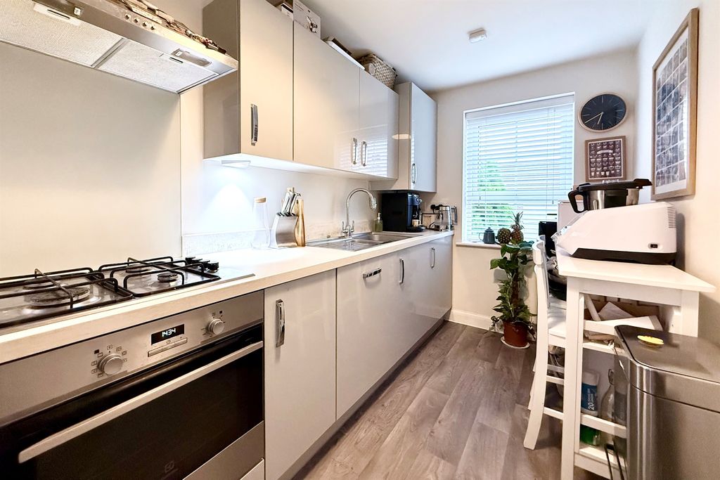 Property photo 3 of 28