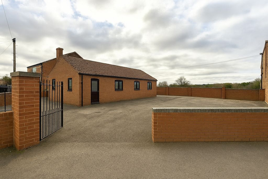 Property photo 2 of 9 Designer (7)