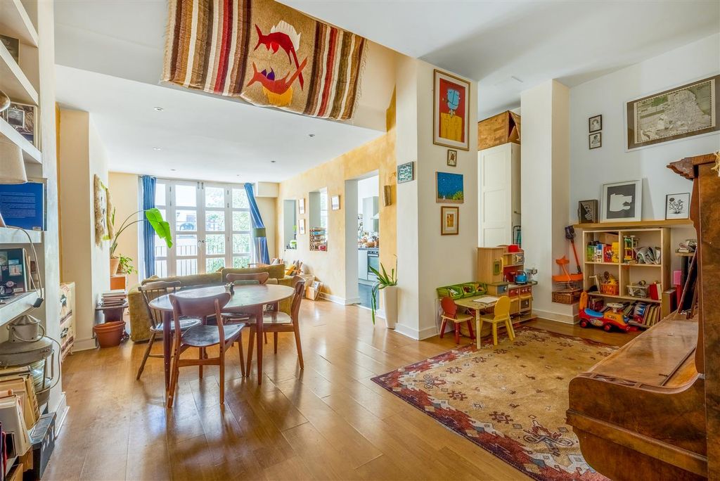 Property photo 1 of 23 Flat 1, 3 Silwood Terrace14.Jpg