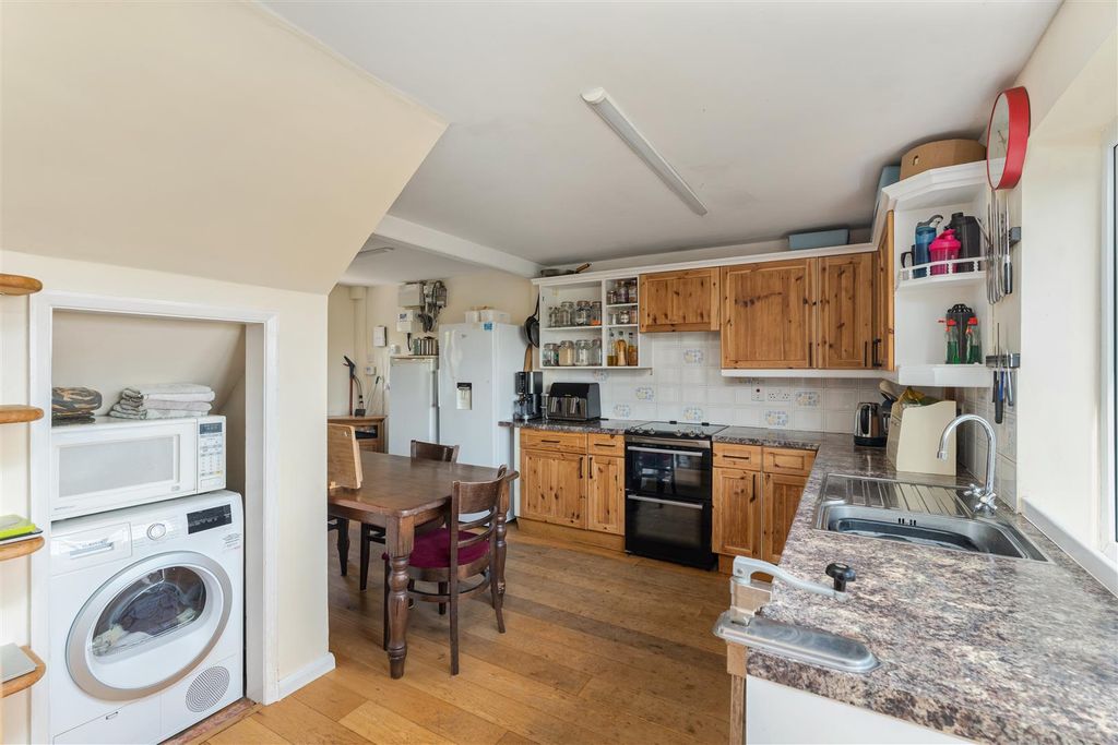 Property photo 3 of 18 1 Bell Street, Hornton-8.Jpg