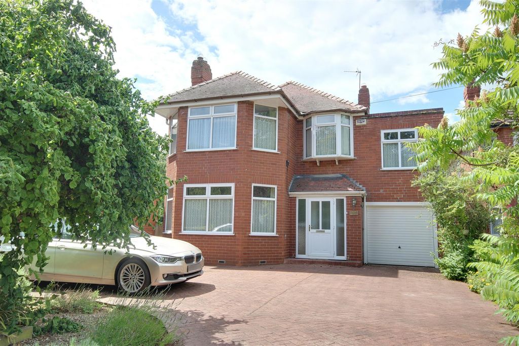Property photo 1 of 12 97Harfront.Jpg