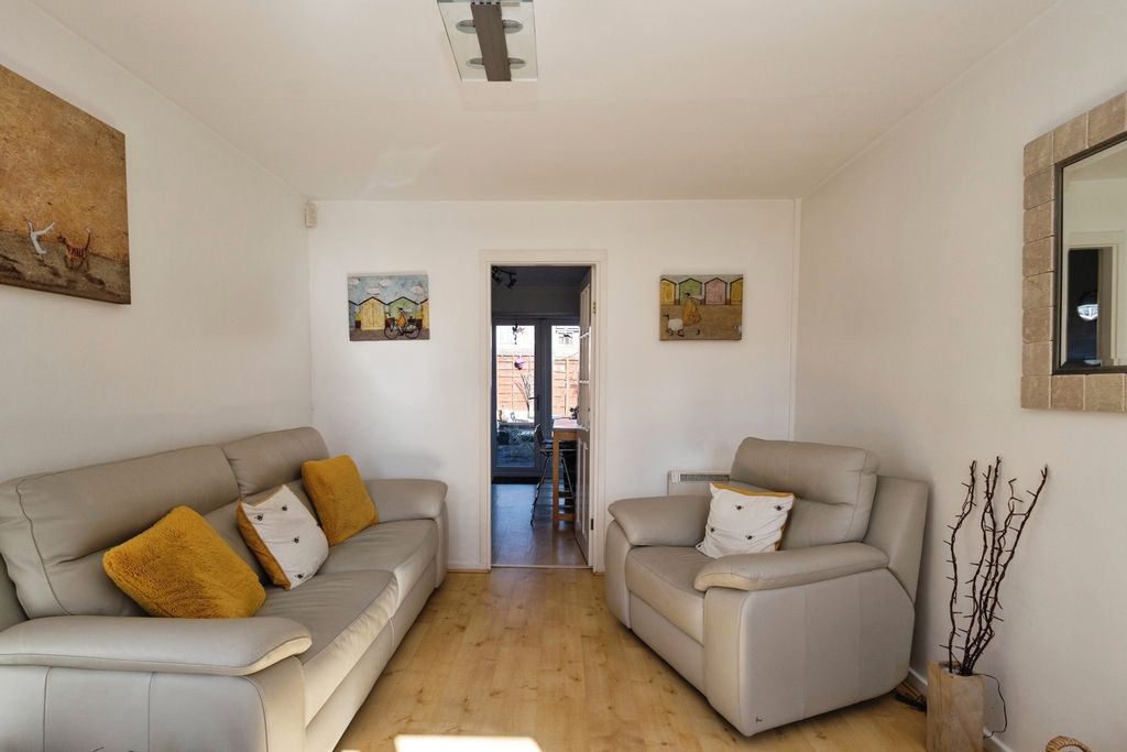 Property photo 3 of 17 Pbox-Img.Jpg