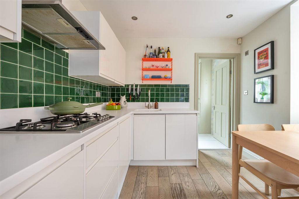 Property photo 3 of 24 Albert Road, E17