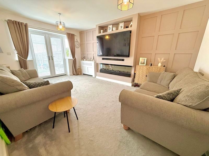 Property photo 2 of 19 Lounge