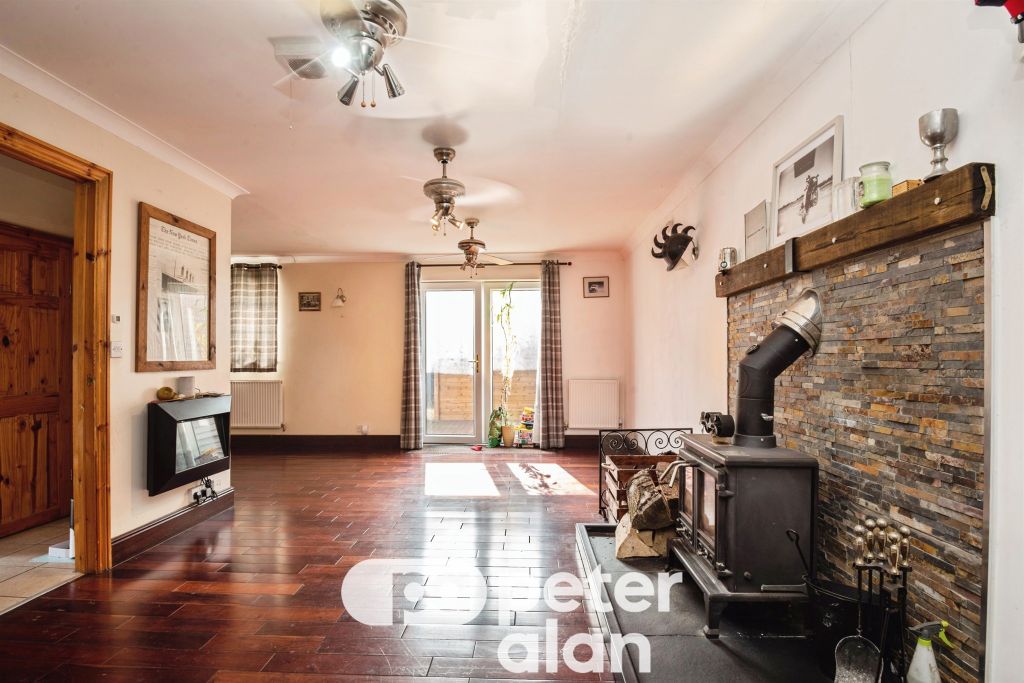 Property photo 3 of 23