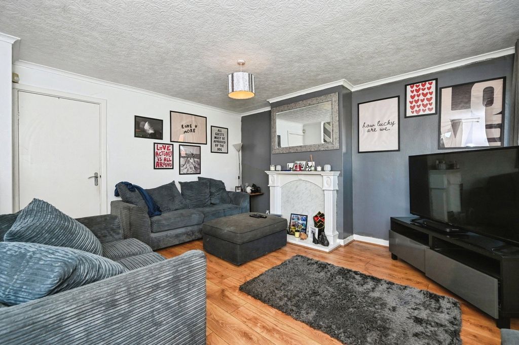 Property photo 3 of 17 Living Room