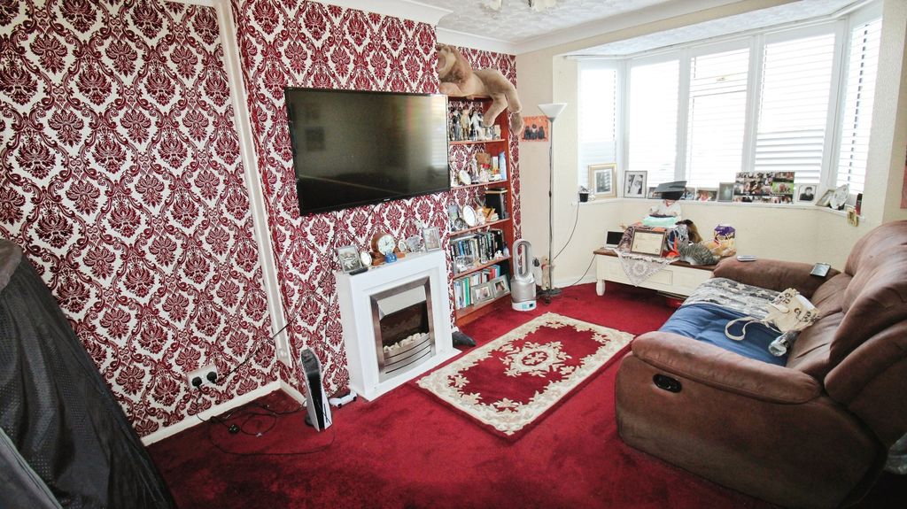 Property photo 3 of 15 Lounge.Jpg