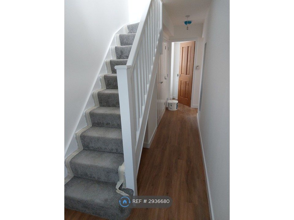 Property photo 2 of 6 Entrance Hallway