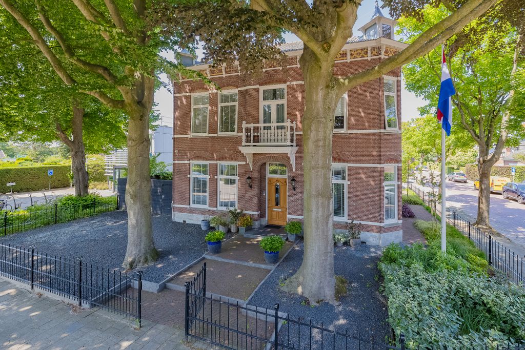 Property photo 2 of 96