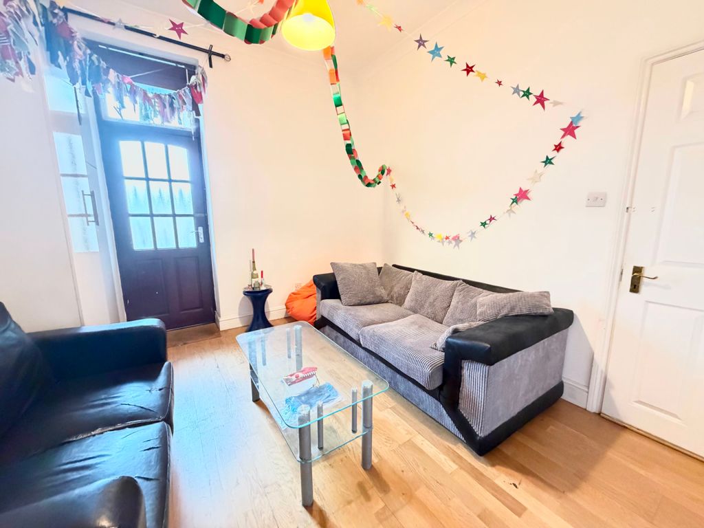 Property photo 2 of 25