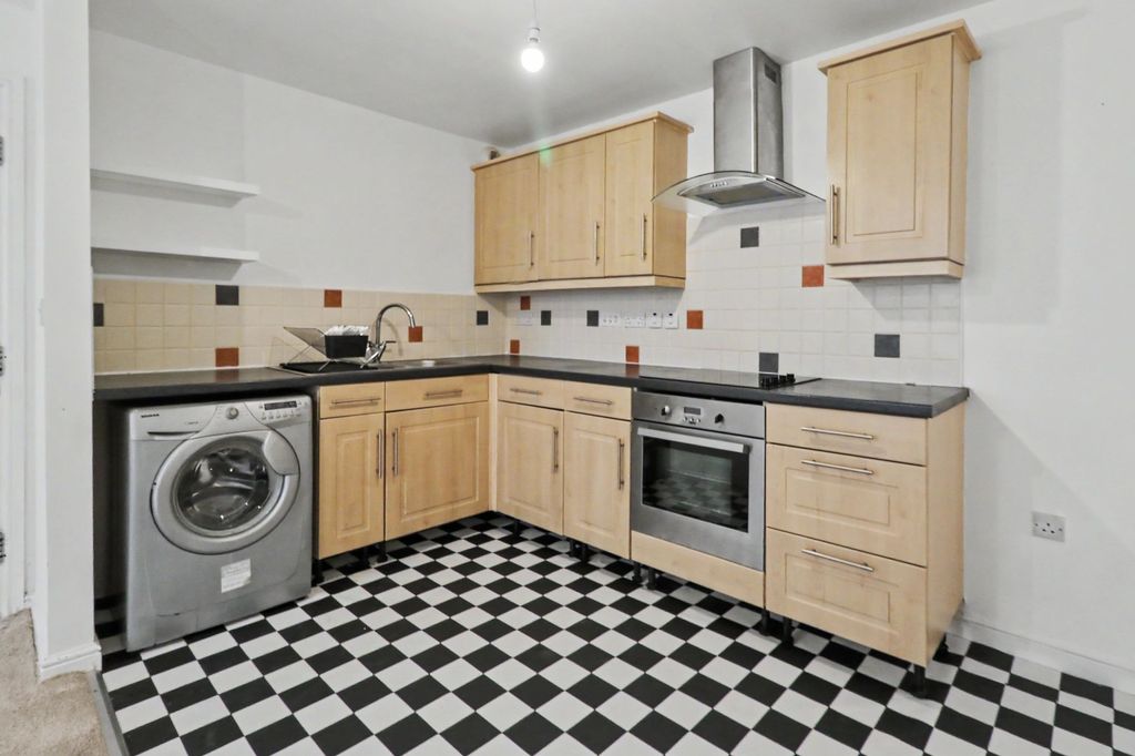 Property photo 3 of 12 Kitchen