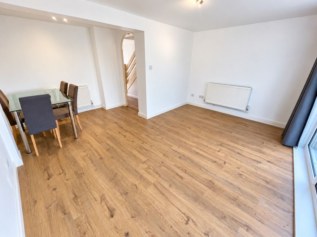 Property photo 3 of 11 5503062