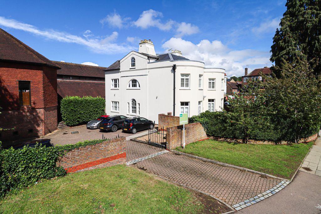 Additional image 18 of 3 bed flat for saleLeyton Green, Harpenden, Hertfordshire AL5
